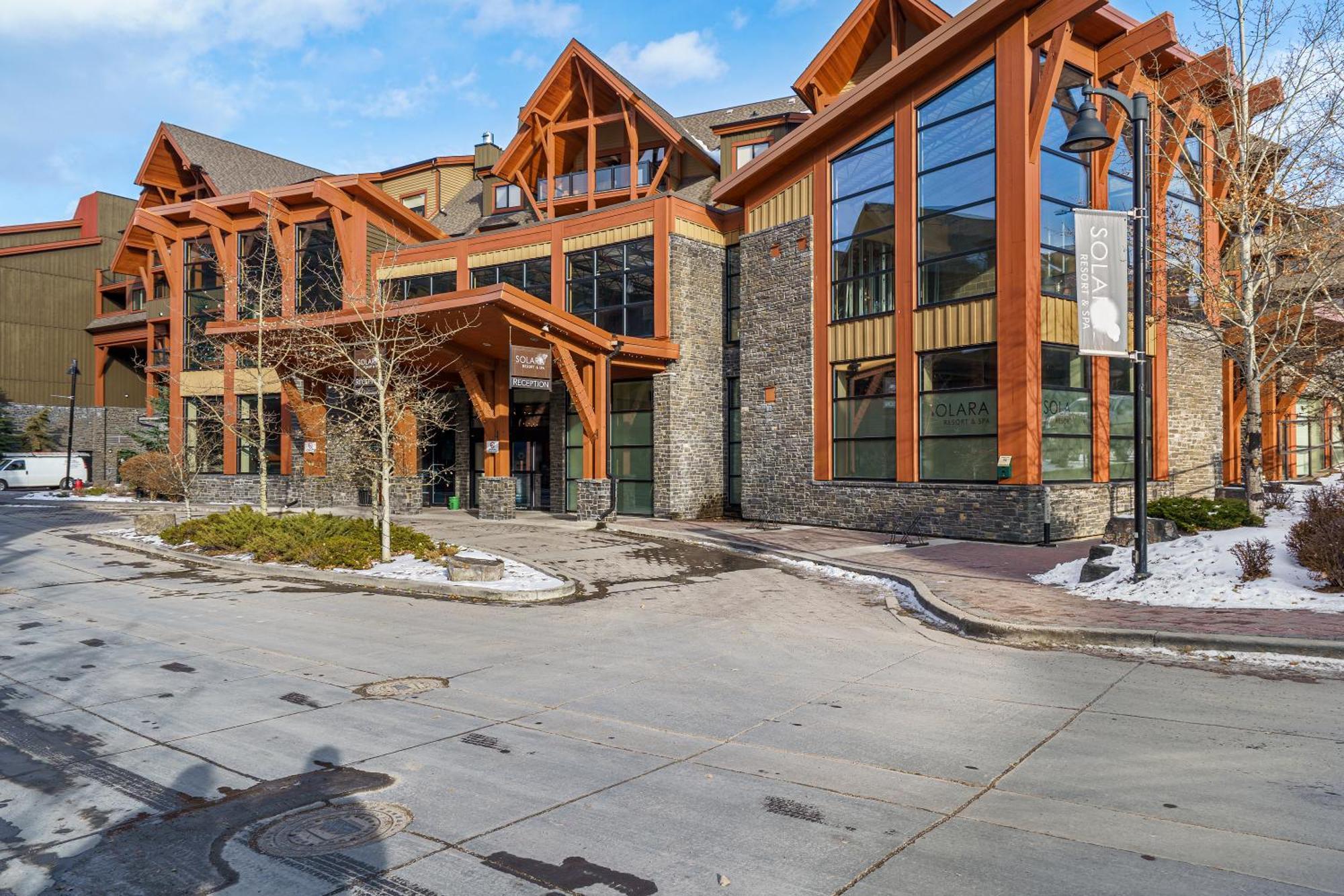 Adventurer'S Escape~ Mountain Luxury Resort Canmore Exterior photo