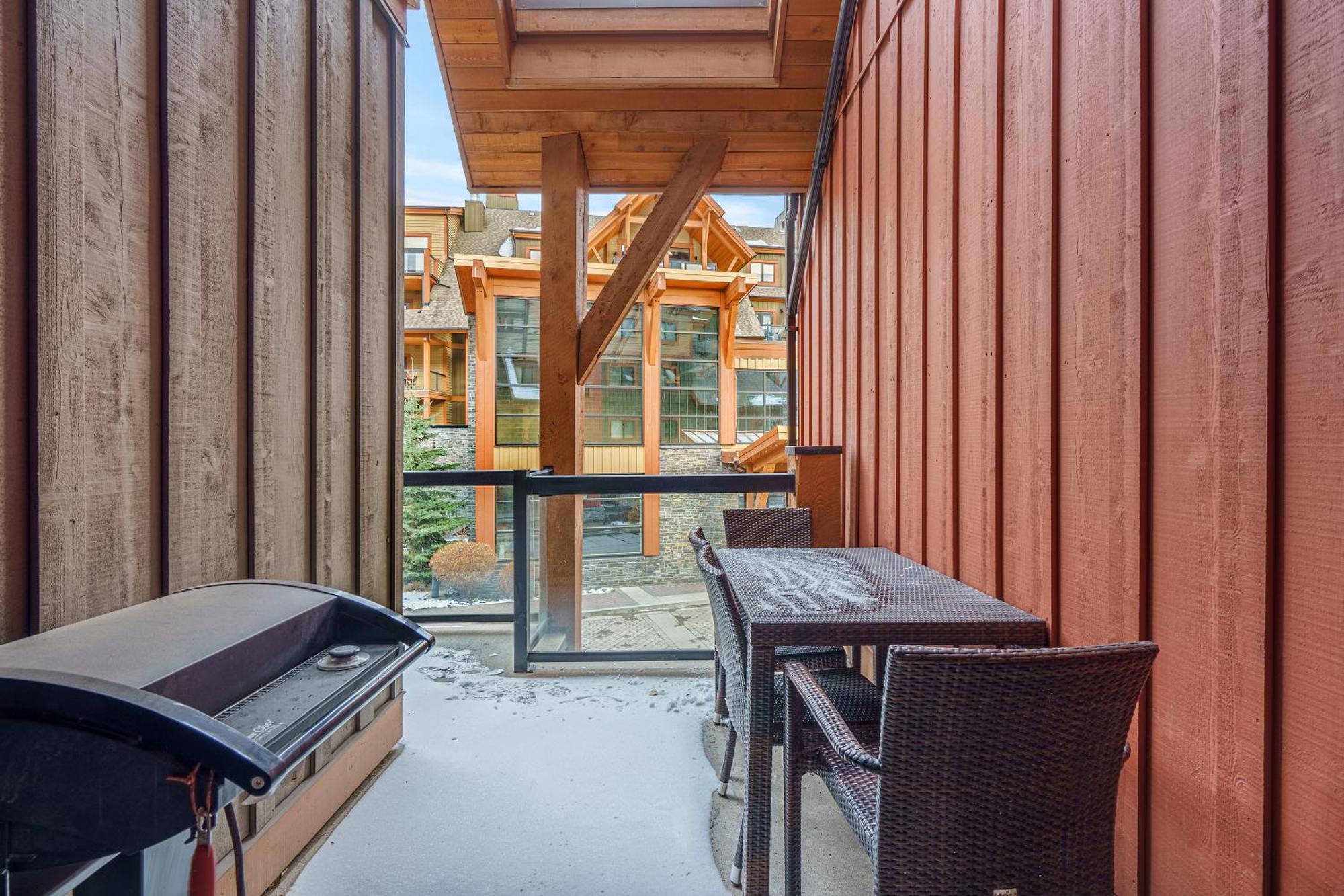 Adventurer'S Escape~ Mountain Luxury Resort Canmore Exterior photo